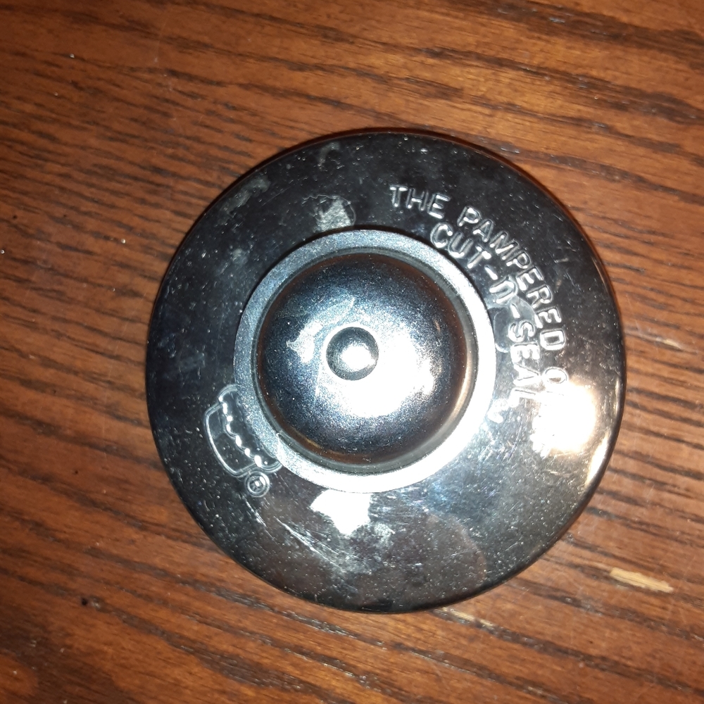 PAMPERED CHEF cut & seal